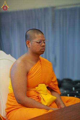 ภาพ No.321832:วันที่ 12 เมษายน พ.ศ.2569 ตักบาตรสงกรานต์ฉลองสามเณรใหม่  ณ ศูนย์ปฏิบัติธรรมระยอง(บ้านช่องลม)