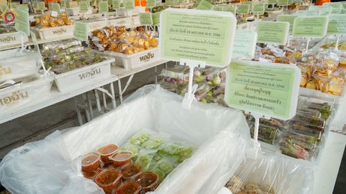 ภาพ No.72186:พิธีถวายภัตตาหารเป็นสังฆทาน แด่คณะพระธรรมยาตราฯ ในโครงการธรรมยาตรากตัญญูบูชา มหาปูชนียาจารย์ พระมงคลเทพมุนี(สด จนฺทสโร) พระผู้ปราบมาร อนุสรณ์สถาน 7 แห่ง ปีที่ 11 วันที่ 18 มกราคม พ.ศ. 2566