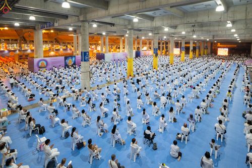 ภาพ No.280361:วันที่ 31 ธันวาคม พ.ศ.2568 -วันที่ 1 มกราคม พ.ศ.2569 พิธีฉลองชัยสวดมนต์บทธัมมจักกับปปวัตนสูตร ครบ 8,000,000,000 จบ , พิธีสวดมนต์ข้ามปี ณ วัดพระธรรมกาย