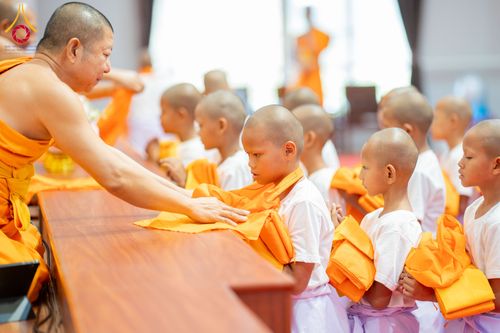 ภาพ No.318698:วันที่ 29 มีนาคม พ.ศ. 2569 พิธีเวียนประทักษิณ มอบผ้าไตร บรรพชาสามเณร  ณ ศูนย์อบรมเยาวชนกาญบุรี