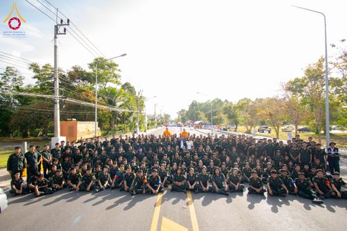 ภาพ No.281547:วันอาทิตย์ที่ 28 ธันวาคม พ.ศ.2568 ตักบาตรพระ 1000 รูป ปีที่ 1 ทำบุญเมืองสตูลส่งท้ายปี ณ หน้าโรงเรียนสตูลวิทยา จ.สตูล