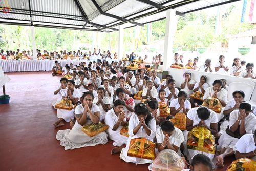 ภาพ No.278692:วันที่ 30 ตุลาคม พ.ศ.2568 กฐินสมทบต่างประเทศ โดยคณะศิษยานุศิษย์ บูชาธรรม 81 ปี หลวงพ่อธัมมชโย ณ วัดศรีสุดาสนะ รังกุต วิหาร ประเทศศรีลังกา