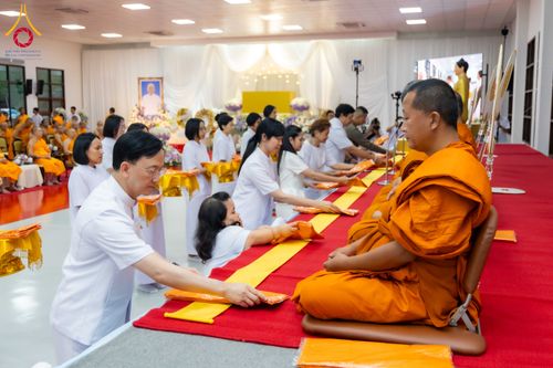 ภาพ No.316243:วันเสาร์ที่ 28 มีนาคม พ.ศ. 2569 พิธีบำเพ็ญกุศล คุณพ่อณรงค์ จินตมากุล  สิริอายุ 99 ปี 11 เดือน โยมบิดา พระครูปลัดรัตนวีรวัฒน์ (รังสฤษดิ์ อิทฺธิจินตโก) ที่ปรึกษาเจ้าคณะจังหวัดปทุมธานี เจ้าอาวาสวัดพระธรรมกาย  ณ ห้องปลูกศรัทธา 2 วัดพระธรรมกาย ปทุมธานี