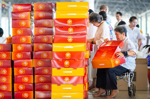 ภาพ No.322154:วันที่ 14 เมษายน พ.ศ.2569 การเตรียมกล่องไทยธรรม วันสุดท้าย เพื่องานถวายมหาสังฆทาน 40,000 กว่าวัดทั่วประเทศ วันคุ้มครองโลก 22 เมษายน พ.ศ.2569 วัดพระธรรมกาย