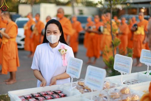 ภาพ No.69281:พิธีถวายภัตตาหารเป็นสังฆทาน แด่คณะพระธรรมยาตราฯ ในโครงการธรรมยาตราฯ ปีที่ 11 ณ อนุสรณ์สถานมหาวิหารพระมงคลเทพมุนี อ.สองพี่น้อง จ.สุพรรณบุรี วันที่ 4 และ 5 มกราคม พ.ศ. 2566