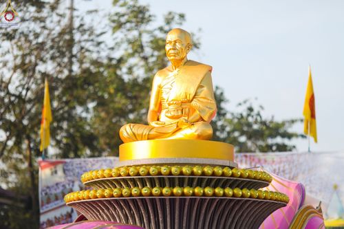 ภาพ No.73587:พิธีตักบาตรพระธรรมยาตราฯ ในโครงการธรรมยาตรากตัญญูบูชา มหาปูชนียาจารย์ พระมงคลเทพมุนี(สด จนฺทสโร) พระผู้ปราบมาร ปีที่ 11 ณ อนุสรณ์สถานลำดับที่ 4 สถานที่เกิดด้วยกายธรรม วัดโบสถ์ (บน) บางคูเวียง อ.บางกรวย จ.นนทบุรี วันที่ 22 มกราคม พ.ศ. 2566