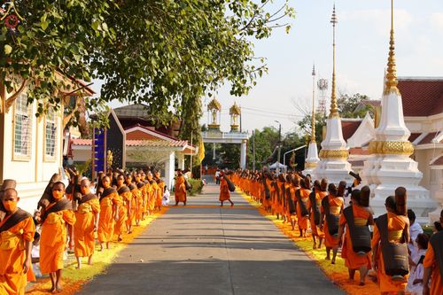 ภาพ No.72295:พิธีต้อนรับพระธรรมยาตรา ในโครงการธรรมยาตรากตัญญูบูชา มหาปูชนียาจารย์ พระมงคลเทพมุนี(สด จนฺทสโร) พระผู้ปราบมาร อนุสรณ์สถาน 7 แห่ง ปีที่ 11 วันที่ 18 มกราคม พ.ศ. 2566 ณ อนุสรณ์สถานลำดับที่ 4 สถานที่เกิดด้วยกายธรรม วัดโบสถ์ (บน) บางคูเวียง อ.บางกรวย จ.นนทบุ