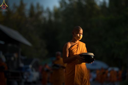 ภาพ No.69873:พิธีถวายภัตตาหารเป็นสังฆทาน แด่คณะพระธรรมยาตราฯ ในโครงการธรรมยาตราฯ ปีที่ 11 ณ อนุสรณ์สถานมหาวิหารพระมงคลเทพมุนี อ.สองพี่น้อง จ.สุพรรณบุรี วันที่ 7 มกราคม พ.ศ. 2566