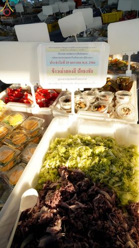 ภาพ No.74985:พิธีถวายภัตตาหารเป็นสังฆทาน แด่คณะพระธรรมยาตราฯ ในโครงการธรรมยาตรากตัญญูบูชา มหาปูชนียาจารย์ พระมงคลเทพมุนี(สด จนฺทสโร) พระผู้ปราบมาร อนุสรณ์สถาน 7 แห่ง ปีที่ 11 วันที่ 29 มกราคม พ.ศ. 2566