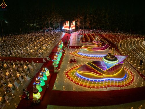 ภาพ No.292173:วันที่ 10 มกราคม พ.ศ. 2569 พิธีจุดประทีปถวายเป็นพุทธบูชา และบูชาธรรมมหาปูชนียาจารย์  ณ อนุสรณ์สถานคลองบางนางแท่น อ.สามพราน จ.นครปฐม ในโครงการธรรมยาตรา กตัญญูบูชา มหาปูชนียาจารย์ พระมงคลเทพมุนี(สด จนฺทสโร) พระผู้ปราบมาร อนุสรณ์สถาน 7 แห่ง ปีที่ 14