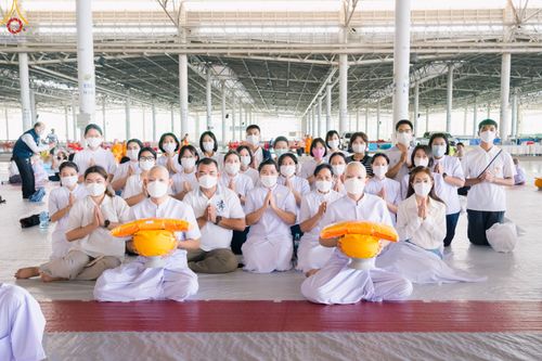 ภาพ No.79386:พิธีขอขมา มอบบาตรและผ้าไตร ในโครงการบรรพชาสามเณรฟื้นฟูพระพุทธศาสนาทั่วไทย โครงการอบรมยุวธรรมทายาท มัชฌิมธรรมทายาท และธรรมทายาทรุ่นอุดมศึกษา ณ สภาธรรมกายสากล วัดพระธรรมกาย วันเสาร์ที่ 1 เมษายน พ.ศ. 2566