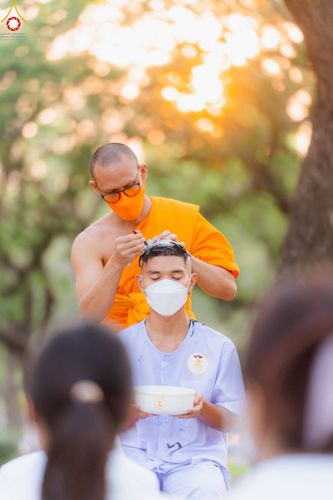 ภาพ No.80111:พิธีตัดปอยผมและปลงผมนาคธรรมทายาท โครงการอุปสมบทหมู่ธรรมทายาท พุทธศาสตร์สากลรุ่นที่ 7 (ภาคฤดูร้อน) วันอาทิตย์ที่ 9 เมษายน พ.ศ.2566