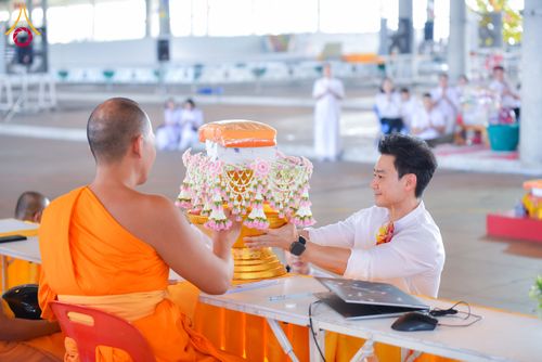 ภาพ No.320740:วันที่ 11 เมษายน พ.ศ.2569 พิธีตักบาตรฉลองสามเณรใหม่ โครงการบรรพชาสามเณรกล้าตะวัน ณ มหารัตนวิหาคด คอร์ 25 ชั้น 2 วัดพระธรรมกาย