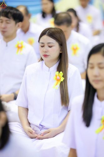 ภาพ No.345535:วันพฤหัสบดีที่ 27 สิงหาคม พ.ศ.2569 พิธีภาคสาย ปฏิบัติธรรมร่วมกัน เนื่องในวันธรรมชัย ณ สภาธรรมกายสากล วัดพระธรรมกาย