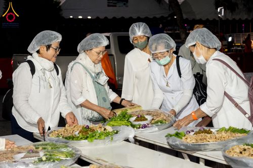 ภาพ No.289489:วันที่ 7 มกราคม พ.ศ. 2569 พิธีถวายภัตตาหารเป็นสังฆทาน แด่พระธรรมยาตรา ในโครงการธรรมยาตรา กตัญญูบูชา มหาปูชนียาจารย์ พระมงคลเทพมุนี(สด จนฺทสโร) พระผู้ปราบมาร อนุสรณ์สถาน 7 แห่ง ปีที่ 14 ณ อนุสรณ์สถานมหาวิหารพระมงคลเทพมุนี (โลตัสแลนด์) อ.สองพี่น้อง จ.สุพรร