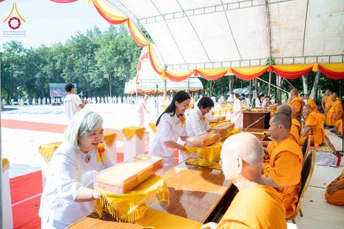 ภาพ No.285856:วันพุธที่ 10 ธันวาคม พ.ศ.2568  พิธีตอกเสาเข็มมงคลต้นสุดท้าย รองรับองค์พระเจดีย์เพื่อสร้างสันติภาพโลก ณ ศูนย์ปฏิบัติธรรมและศูนย์อบรมเยาวชน ชัยนาท