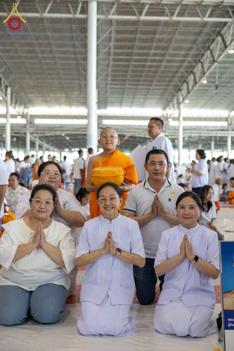 ภาพ No.319601:วันเสาร์ที่ 4 เมษายน พ.ศ.2569 พิธีขอขมา มอบผ้าไตร และถวายบาตรแด่นาคธรรมทายาท ในโครงการบรรพชาสามเณรฟื้นฟูพระพุทธศาสนาทั่วไทย โครงการหน่อแก้วเปรียญธรรม รุ่นที่ 14 โครงการสามเณรยุวธรรมทายาท รุ่นที่ 34 โครงการสามเณรมัชฌิมธรรมทายาท รุ่นที่ 30 ณ สภาธรรมกายสากล