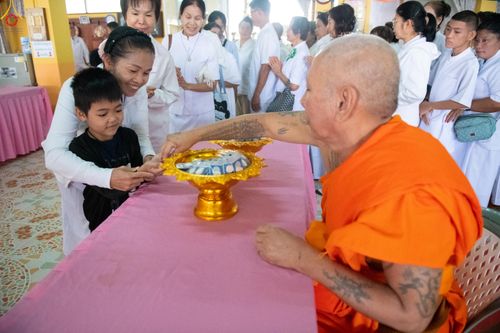 ภาพ No.291279:วันที่ 9 มกราคม พ.ศ. 2569 พิธีทอดผ้าป่าทำนุบำรุงศาสนสถาน ณ วัดนาราภิรมย์ อ.บางเลน จ.นครปฐม ในโครงการธรรมยาตรา กตัญญูบูชา มหาปูชนียาจารย์ พระมงคลเทพมุนี(สด จนฺทสโร) พระผู้ปราบมาร อนุสรณ์สถาน 7 แห่ง ปีที่ 14