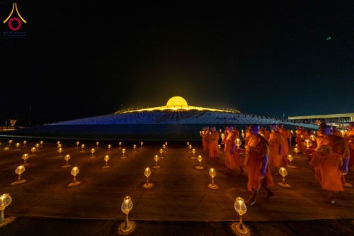ภาพ No.312280:วันอังคารที่ 3 มีนาคม พ.ศ.2569 พิธีเวียนประทักษิณและจุดมาฆประทีป (ภาพชุดที่ 2) ณ ลานธรรมพระมหาธรรมกายเจดีย์ วัดพระธรรมกาย