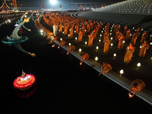 ภาพ No.75355:พิธีจุดประทีปถวายเป็นพุทธบูชา และบูชาธรรมมหาปูชนียาจารย์ ในโครงการธรรมยาตรากตัญญูบูชา มหาปูชนียาจารย์ พระมงคลเทพมุนี(สด จนฺทสโร) พระผู้ปราบมาร ปีที่ 11 ณ อนุสรณ์สถานลำดับที่ 7 สถานที่ขยายวิชชาธรรมกาย วัดพระธรรมกาย จ.ปทุมธานี วันที่ 31 มกราคม พ.ศ. 2566