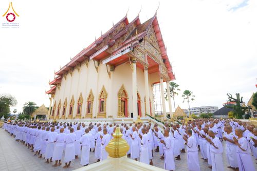 ภาพ No.278577:วันอาทิตย์ที่ 14 ธันวาคม พ.ศ.2568  พิธีเวียนประทักษิณ พิธีวันทาสีมาพระประธาน โครงการบวชบูชาธรรมมหาปูชนียาจารย์ ของศูนย์ปฏิบัติธรรมบุรีรัมย์ ณ วัดกลาง พระอารามหลวง จังหวัดบุรีรัมย์