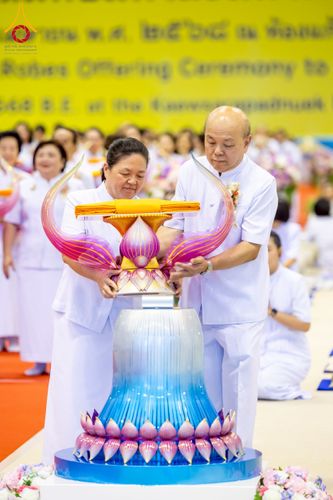 ภาพ No.215652:วันอาทิตย์ต้นเดือนที่ 6 เมษายน พ.ศ. 2568 ขบวนอัญเชิญผ้าป่าสมทบ มหาสังฆทาน 40,000 กว่าวัดทั่วประเทศ ณ สภาธรรมกายสากล วัดพระธรรมกาย