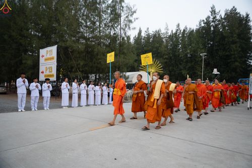 ภาพ No.323910:วันที่ 22 เมษายน พ.ศ.2569 (วันคุ้มครองโลก) งานถวายมหาสังฆทาน 40,000 กว่าวัดทั่วประเทศ บรรยากาศพระสังฆาธิการและสาธุชน  เดินทางเข้าวัดพระธรรมกาย และพักค้าง ตั้งแต่ ตอนเย็นวันที่ 21  ถึงเช้าวันที่ 22