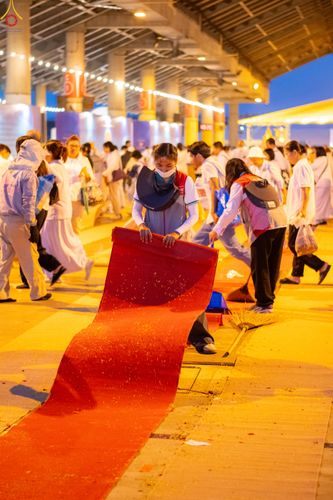 ภาพ No.296105:ภาพเบื้องหลังอาสาสมัครรวมใจ ชุดที่ 1 ในโครงการธรรมยาตรา กตัญญูบูชา มหาปูชนียาจารย์ พระมงคลเทพมุนี(สด จนฺทสโร) พระผู้ปราบมาร อนุสรณ์สถาน 7 แห่ง ปีที่ 14