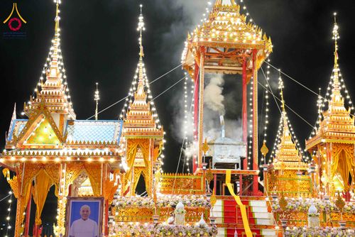 ภาพ No.316708:วันอาทิตย์ที่ 29 มีนาคม พ.ศ. 2569 พิธีทอดผ้าบังสุกุลและพิธีชำระร่าง โยมพ่อณรงค์ จินตมากุล  สิริอายุ 99 ปี 11 เดือน โยมบิดา พระครูปลัดรัตนวีรวัฒน์ (รังสฤษดิ์ อิทฺธิจินตโก) ที่ปรึกษาเจ้าคณะจังหวัดปทุมธานี เจ้าอาวาสวัดพระธรรมกาย  ณ ฌาปนสถานชั่วคราว ทางเข้า 