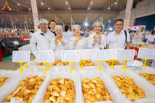 ภาพ No.306842:วันที่ 31 มกราคม พ.ศ. 2569 พิธีถวายภัตตาหารเป็นสังฆทาน แด่พระธรรมยาตรา ณ วัดพระธรรมกาย  จังหวัดปทุมธานี ในโครงการธรรมยาตรา กตัญญูบูชา มหาปูชนียาจารย์ พระมงคลเทพมุนี(สด จนฺทสโร) พระผู้ปราบมาร อนุสรณ์สถาน 7 แห่ง ปีที่ 14