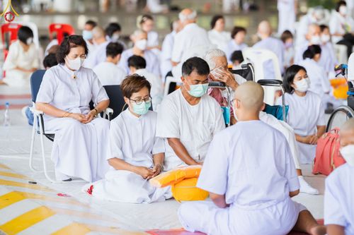 ภาพ No.79338:พิธีขอขมา มอบบาตรและผ้าไตร ในโครงการบรรพชาสามเณรฟื้นฟูพระพุทธศาสนาทั่วไทย โครงการอบรมยุวธรรมทายาท มัชฌิมธรรมทายาท และธรรมทายาทรุ่นอุดมศึกษา ณ สภาธรรมกายสากล วัดพระธรรมกาย วันเสาร์ที่ 1 เมษายน พ.ศ. 2566