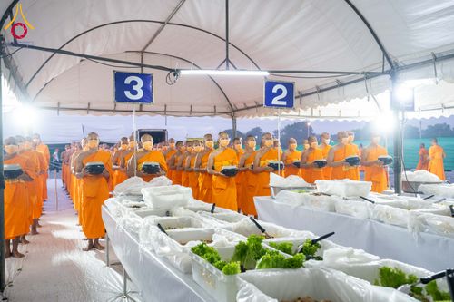 ภาพ No.300306:วันที่ 22 มกราคม พ.ศ. 2569 พิธีถวายภัตตาหารเป็นสังฆทาน แด่พระธรรมยาตรา ณ อนุสรณ์สถานบางปลา วัดบางปลา อำเภอบางเลน จังหวัดนครปฐม ในโครงการธรรมยาตรา กตัญญูบูชา มหาปูชนียาจารย์ พระมงคลเทพมุนี(สด จนฺทสโร) พระผู้ปราบมาร อนุสรณ์สถาน 7 แห่ง ปีที่ 14