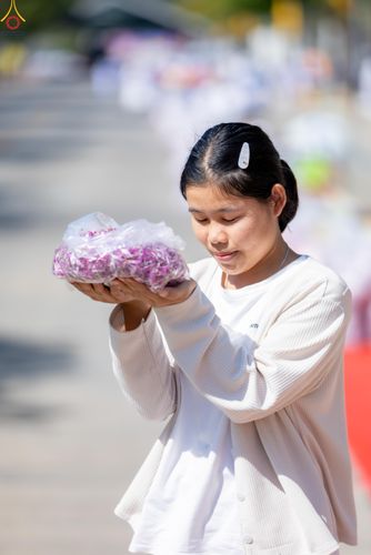 ภาพ No.304140:วันที่ 25 มกราคม พ.ศ. 2569 พิธีต้อนรับพระธรรมยาตรา  รร.สามัคคีราษฏร์บำรุง-วัดพระธรรมกาย ในโครงการธรรมยาตรา กตัญญูบูชา มหาปูชนียาจารย์ พระมงคลเทพมุนี(สด จนฺทสโร) พระผู้ปราบมาร อนุสรณ์สถาน 7 แห่ง ปีที่ 14