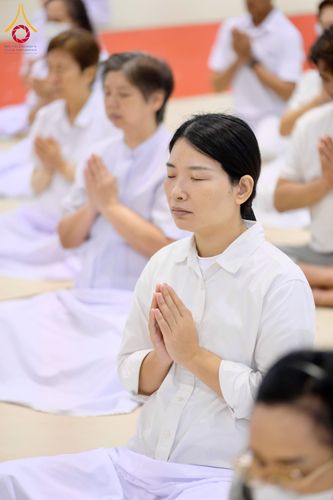 ภาพ No.284941:วันอาทิตย์ที่ 14 ธันวาคม พ.ศ.2568  พิธีปฏิบัติธรรม พิธีถวายภัตตาหารเป็นสังฆทาน พิธีมอบต้นสมบัติจักรพรรดิ ถวายแด่เจ้าอาวาสและประธานสงฆ์ 236 ศูนย์ส่งเสริมศีลธรรมทั่วโลก ณ สภาธรรมกายสากล วัดพระธรรมกาย