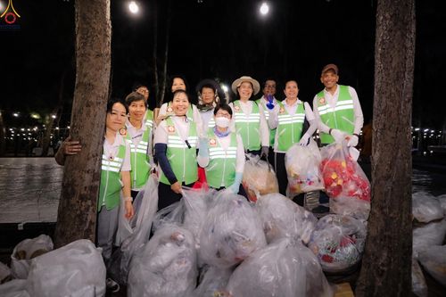 ภาพ No.296349:ภาพเบื้องหลังอาสาสมัครรวมใจ ชุดที่ 2 ในโครงการธรรมยาตรา กตัญญูบูชา มหาปูชนียาจารย์ พระมงคลเทพมุนี(สด จนฺทสโร) พระผู้ปราบมาร อนุสรณ์สถาน 7 แห่ง ปีที่ 14