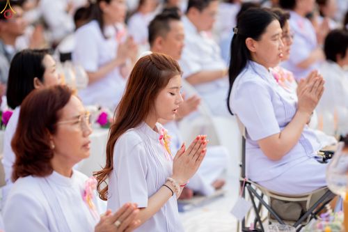 ภาพ No.297001:วันที่ 17 มกราคม พ.ศ. 2569 พิธีจุดประทีปถวายเป็นพุทธบูชา และบูชาธรรมมหาปูชนียาจารย์  ณ วัดโบสถ์บน ต.บางคูเวียง จ.นนทบุรี อนุสรณ์สถานลำดับที่ 4 สถานที่เกิดด้วยกายธรรม ในโครงการธรรมยาตรา กตัญญูบูชา มหาปูชนียาจารย์ พระมงคลเทพมุนี(สด จนฺทสโร) พระผู้ปราบมาร อ