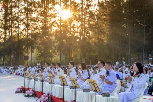 ภาพ No.292364:วันที่ 11 มกราคม พ.ศ. 2569 พิธีตักบาตรพระธรรมยาตรา ณ อนุสรณ์สถานคลองบางนางแท่น อ.สามพราน จ.นครปฐม ในโครงการธรรมยาตรา กตัญญูบูชา มหาปูชนียาจารย์ พระมงคลเทพมุนี(สด จนฺทสโร) พระผู้ปราบมาร อนุสรณ์สถาน 7 แห่ง ปีที่ 14
