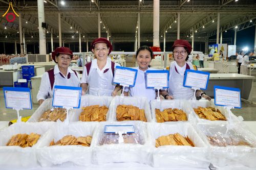 ภาพ No.303441:วันที่ 27 มกราคม พ.ศ. 2569 พิธีถวายภัตตาหารเป็นสังฆทาน แด่พระธรรมยาตรา ณ วัดพระธรรมกาย  จังหวัดปทุมธานี ในโครงการธรรมยาตรา กตัญญูบูชา มหาปูชนียาจารย์ พระมงคลเทพมุนี(สด จนฺทสโร) พระผู้ปราบมาร อนุสรณ์สถาน 7 แห่ง ปีที่ 14