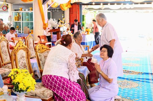 ภาพ No.170501:พิธีทอดกฐิน ณ วัดสุราษฎร์รังสรรค์ จ.ปทุมธานี ในโครงการกฐินสามัคคีทั่วไทย 30,000 วัด บูชาธรรม 80 ปี หลวงพ่อธัมมชโย โดยคณะศิษยานุศิษย์วัดพระธรรมกาย วันที่ 27 ตุลาคม พ.ศ. 2567