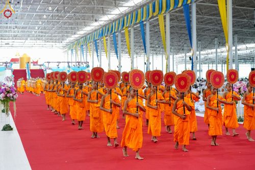 ภาพ No.153190:พิธีมุทิตาสักการะ พระภิกษุ-สามเณร ผู้สอบไล่ได้เปรียญธรรม ประโยค 1-2 ถึงประโยค ป.ธ.9 และบาลีศึกษา ประโยค1-2 ถึง บ.ศ.9 , พิธีมอบดวงแก้วสามเณรผู้ทรงบาลีไวยากรณ์ วัดพระธรรมกาย และ ศูนย์ส่งเสริมศีลธรรมในประเทศและต่างประเทศ วันอาทิตย์ที่ 8 กันยายน พ.ศ.2567