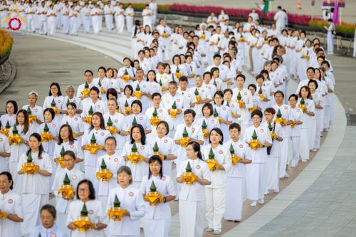 ภาพ No.276604:วันเสาร์ที่ 6 ธันวาคม  พ.ศ. 2568 พิธีเวียนประทักษิณและพิธีวันทาเจดีย์ โครงการอุปสมบทบูชาธรรมมหาปูชนียาจารย์ ประจำปี พ.ศ.2568 โครงการบวชพระนานาชาติ AEC และ WAB รุ่น CEO (นักบริหาร) รุ่นที่ 5 ณ มหาธรรมกายเจดีย์ วัดพระธรรมกาย