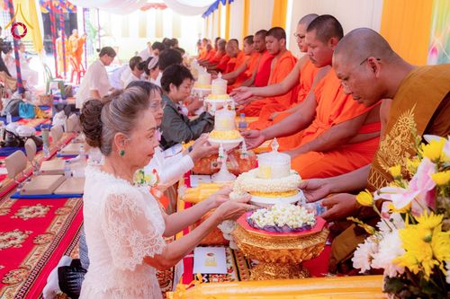 ภาพ No.145499:ศูนย์ปฎิบัติธรรมนครวัด ร่วมกับสำนักงานเจ้าคณะจังหวัดไพลิน ถวายเทียนพรรษา มหาสังฆทานครั้งยิ่งใหญ่ เชื่อมสัมพันธ์ ไทย-กัมพูชา 80 วัด บูชาธรรมธรรมหลวงพ่อธัมมชโย ณ วัดโพธิมาราม จ.ไพลิน ประเทศกัมพูชา วันพุธที่ 17 กรกฎาคม พ.ศ. 2567