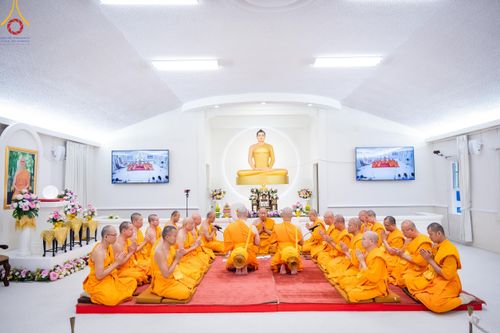 ภาพ No.145002:พิธีบรรพชา และอุปสมบท ธรรมทายาท โดยมี พระเดชพระคุณพระธรรมรัตนาภรณ์ เป็นพระอุปัชฌาย์ ยังความปลื้มปิติใจให้แก่ผู้ปกครอง และคณะญาติมิตร ณ วัดพระธรรมกายนิวเจอร์ซี  ประเทศสหรัฐอเมริกา