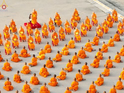 ภาพ No.102270:พระธรรมทายาทในโครงการอุปสมบทหมู่ บูชาธรรมมหาปูชนียาจารย์ ร่วมปฏิบัติธรรม ถ่ายภาพหมู่ประวัติศาสตร์ และรับฟังโอวาทจากหลวงพ่อทัตตชีโว ณ ลานธรรม พระมหาธรรมกายเจดีย์ วัดพระธรรมกาย วันที่ 15 ธันวาคม พ.ศ. 2566