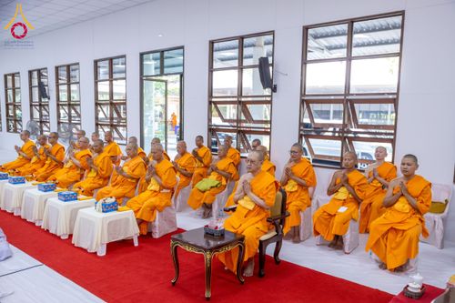 ภาพ No.160795:พิธีเจริญพระพุทธมนต์ และปิดแผ่นทองรูปเหมือน พระเดชพระคุณพระมงคลเทพมุนี (สด จนฺทสโร) พระผู้ปราบมาร จำนวน 3 องค์ วันเสาร์ที่ 5 ตุลาคม พ.ศ. 2567 ณ อาคารปลูกศรัทธา 2 (ชานชลาเดิม) วัดพระธรรมกาย อ.คลองหลวง จ.ปทุมธานี