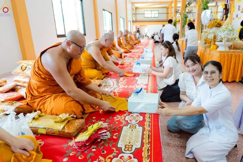 ภาพ No.250785:วันพุธที่ 8 ตุลาคม พ.ศ. 2568 พิธีทอดกฐินสามัคคีทั่วไทย 30,000 วัด โดยคณะศิษยานุศิษย์ บูชาธรรม 81 ปี หลวงพ่อธัมมชโย ณ วัดหนองโพธิ์ อ.กำแพงแสน จ.นครปฐม