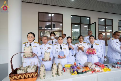 ภาพ No.194753:พิธีเจริญพระพุทธมนต์ และทำบุญตักบาตร ถวายพระราชกุศล แด่พระบาทสมเด็จพระเจ้าอยู่หัว เนื่องในโอกาสพระราชพิธีสมมงคล พระชนมายุเท่าพระบาทสมเด็จพระพุทธยอดฟ้าจุฬาโลกมหาราช สมเด็จพระปฐมบรมกษัตริยาธิราชแห่งพระราชวงศ์จักรี พุทธศักราช 2568 วันที่ 14 มกราคม พ.ศ. 2568