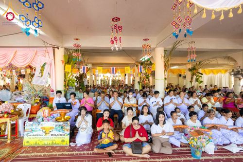 ภาพ No.171700:พิธีทอดกฐิน ณ วัดมหาโพธิ์ จ.ลพบุรี ในโครงการกฐินสามัคคีทั่วไทย 30,000 วัด บูชาธรรม 80 ปี หลวงพ่อธัมมชโย โดยคณะศิษยานุศิษย์วัดพระธรรมกาย วันที่ 27 ตุลาคม พ.ศ. 2567