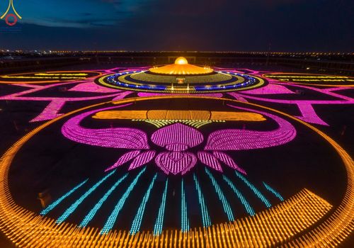 พิธีจุดประทีป และพิธีฉลองชัยสวดมนต์ บทธัมมจักกัปปวัตตนสูตร ครบ 6,668,272,727 จบ เนื่องในวันธรรมชัย 27 สิงหาคม พ.ศ. 2567 ณ มหารัตนวิหารคด วัดพระธรรมกาย