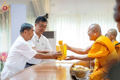 ภาพ No.174789:พิธีทอดกฐินสามัคคี ธรรมอุทยานบ้านแป้ง อำเภอพรหมบุรี จังหวัดสิงห์บุรี ในโครงการกฐินสามัคคีทั่วไทย 30,000 วัด บูชาธรรม 80 ปี หลวงพ่อธัมมชโย โดยคณะศิษยานุศิษย์วัดพระธรรมกาย วันที่ 26 ตุลาคม พ.ศ. 2567